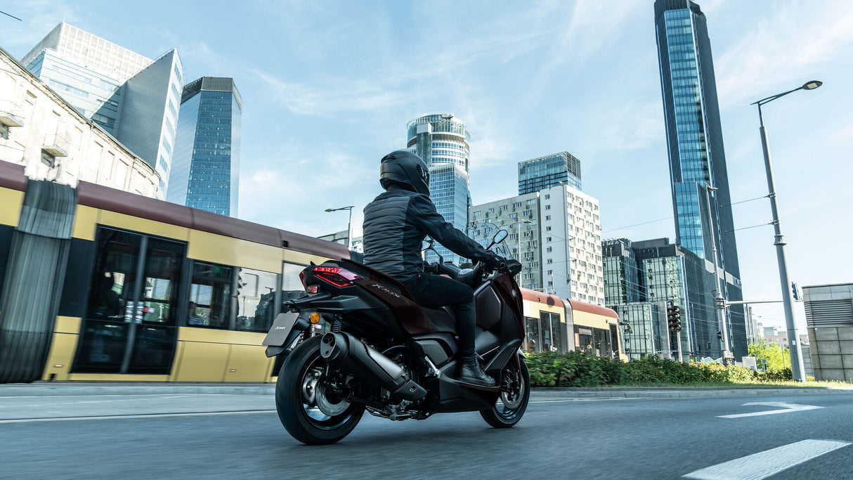 2025 Yamaha XMAX 300