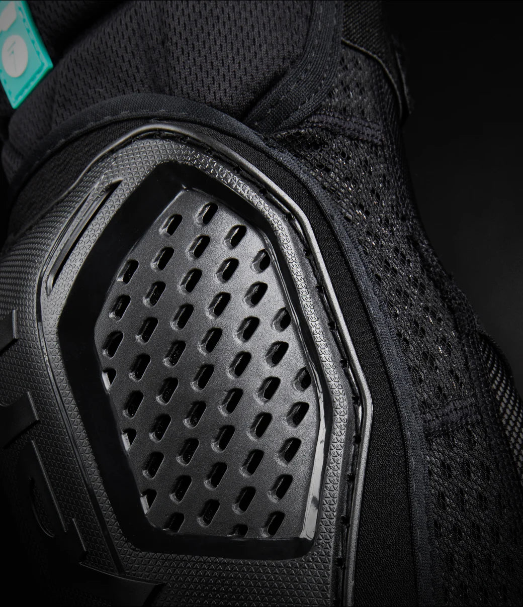 Seven 24.1 C/O Stratus - Protection